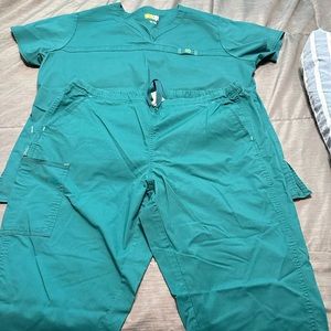 Women’s scrubs